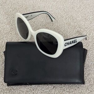AUTH Chanel Iconic Two Tone White Chic Sunglasses 71414A